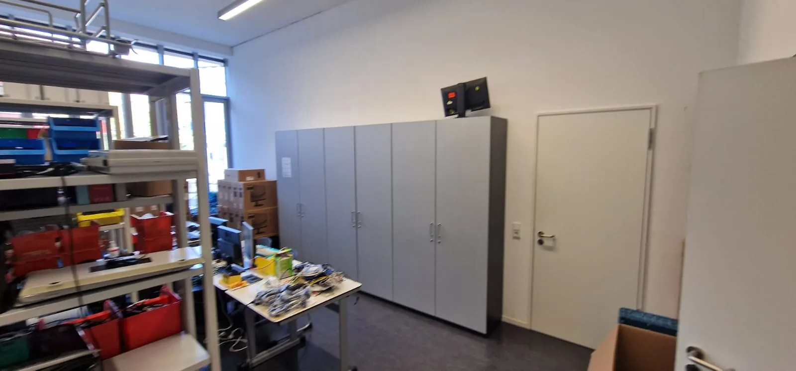 Eingerichteter Technik- und Arbeitsraum
